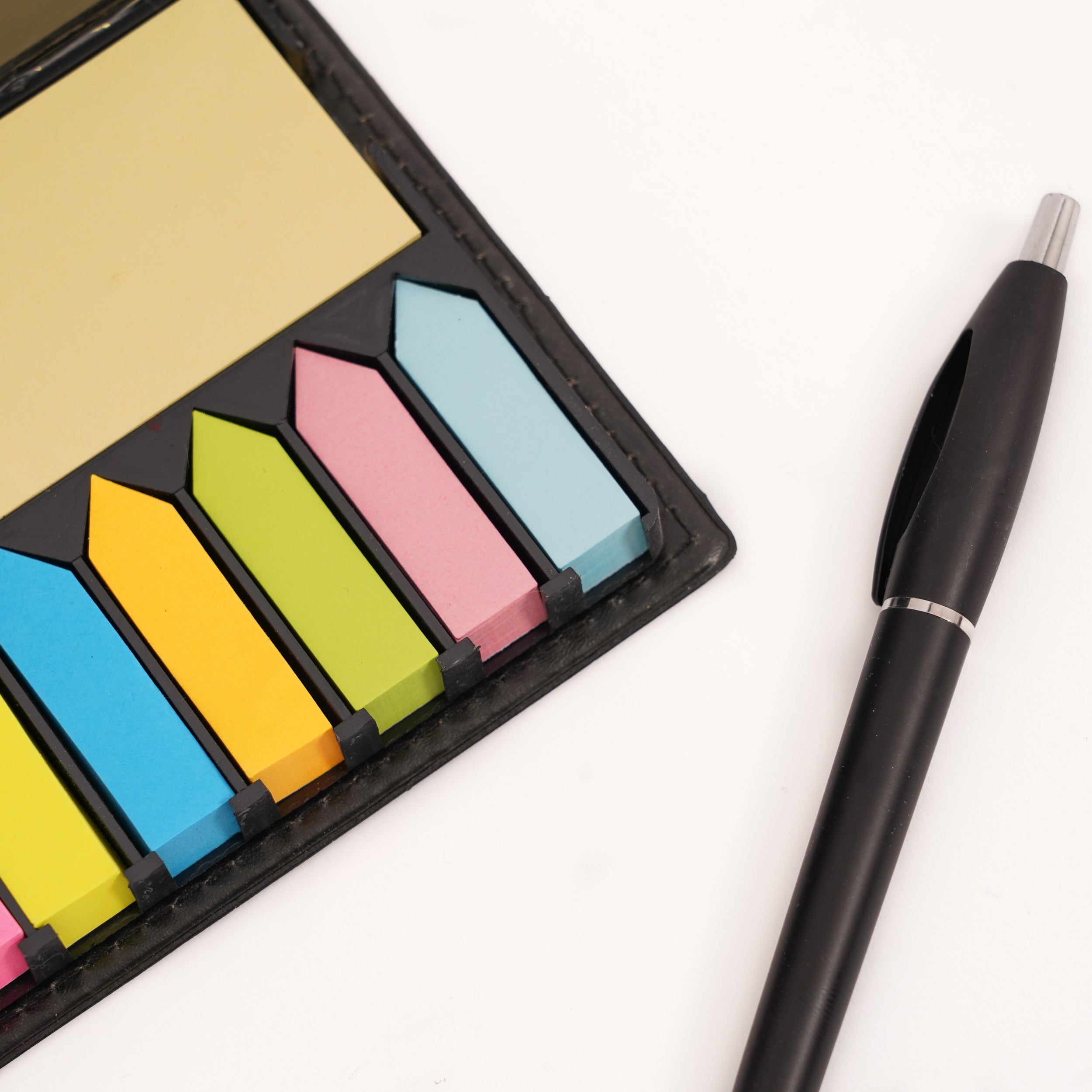 Estuche Con Notas Y Banderas Adhesivas con Pluma