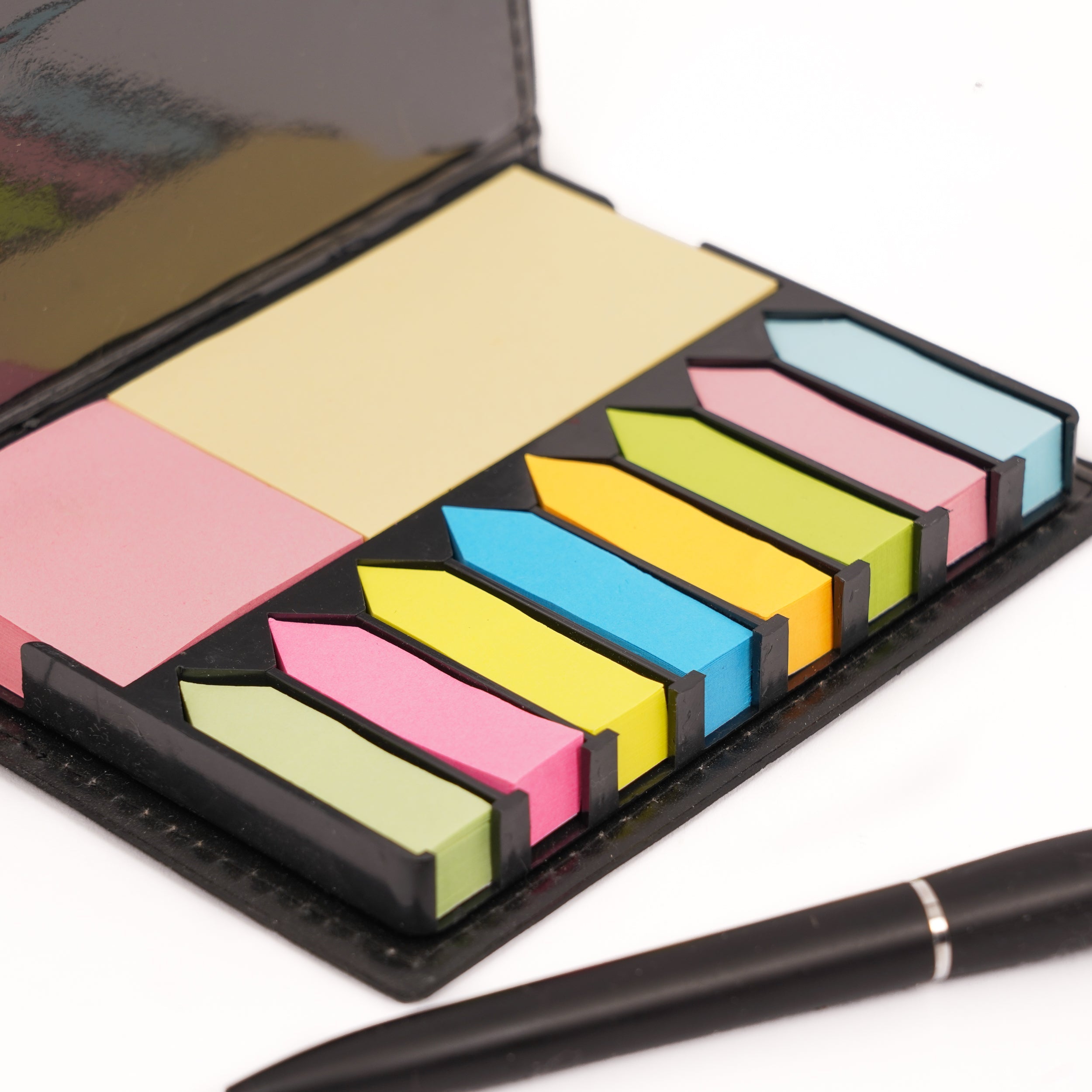 Estuche Con Notas Y Banderas Adhesivas de cerca