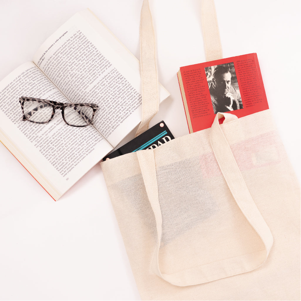 Bolsa de tote con el contenido casual