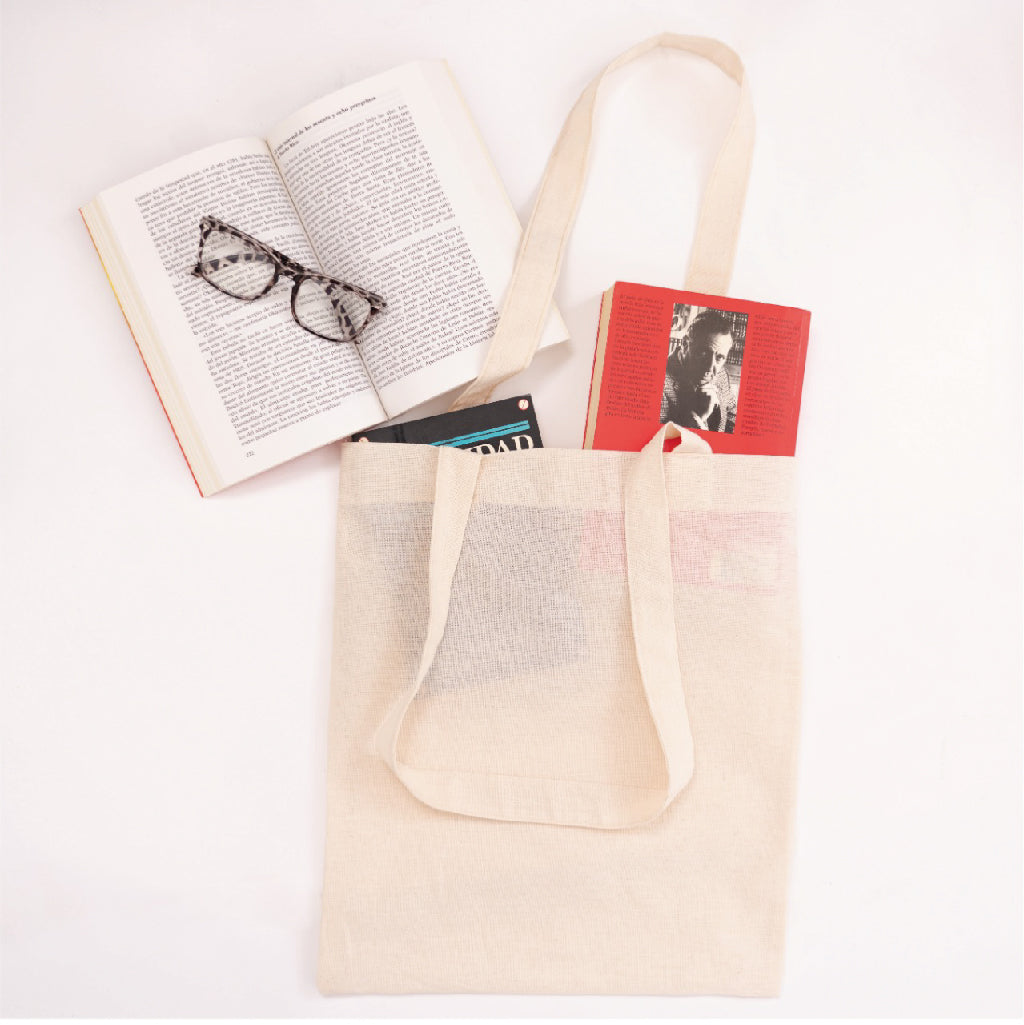 Bolsa de tote con el contenido casual