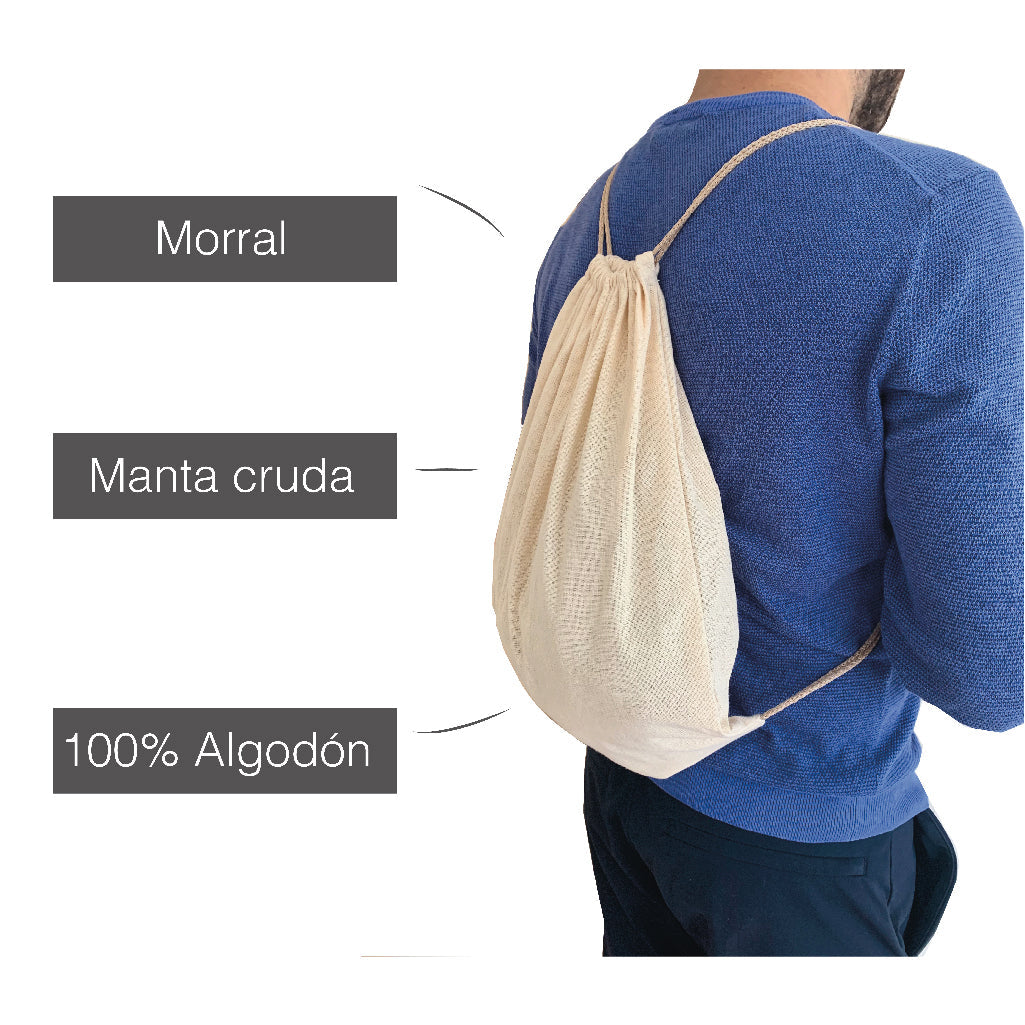 Chica usando el Morral Manta Cruda