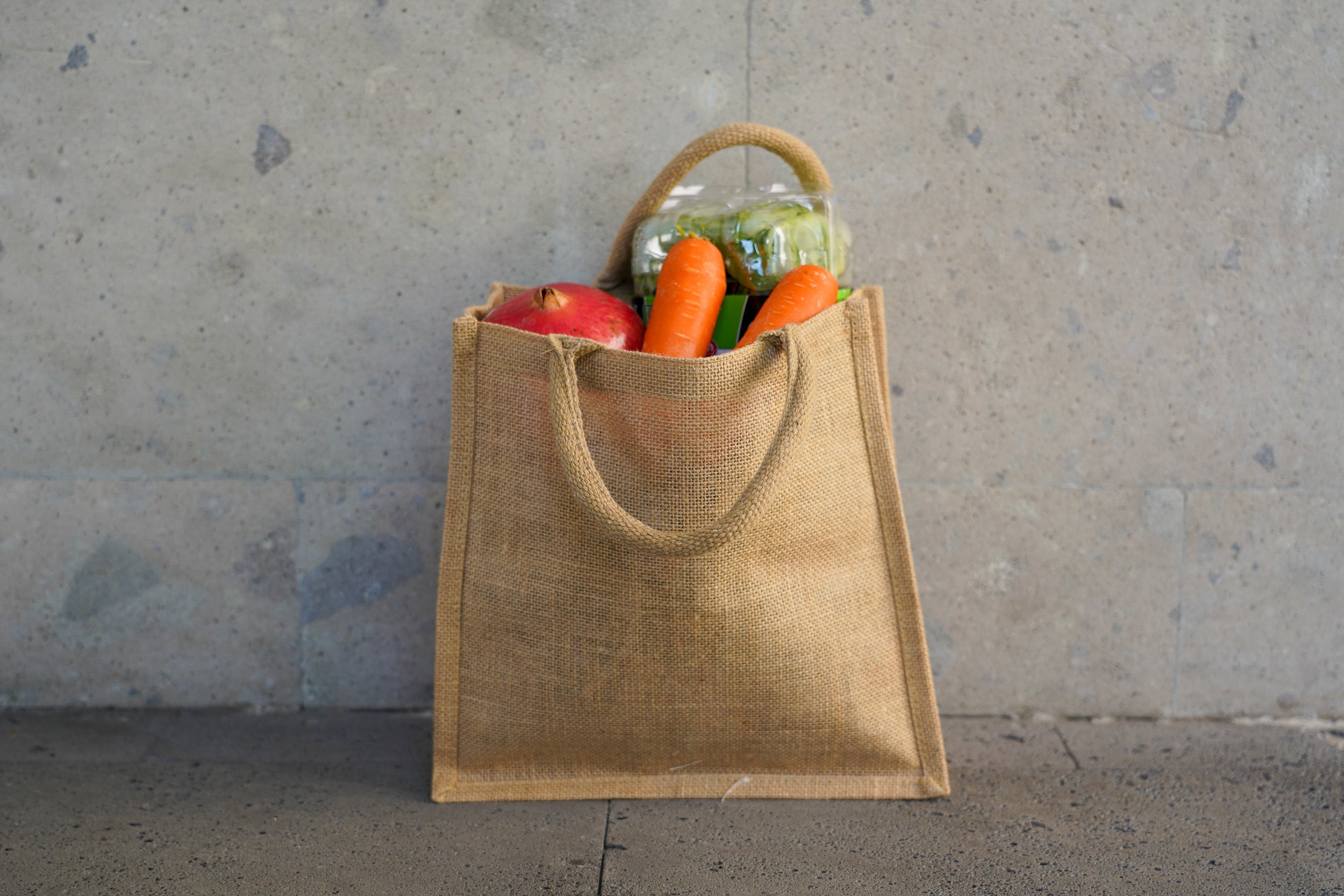 Bolsas De Yute Con Asas con verduras dentro